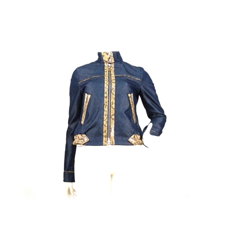 Short slim woman jacket with animalier contrast zip. Short slim woman jacket with animalier contrast zip.