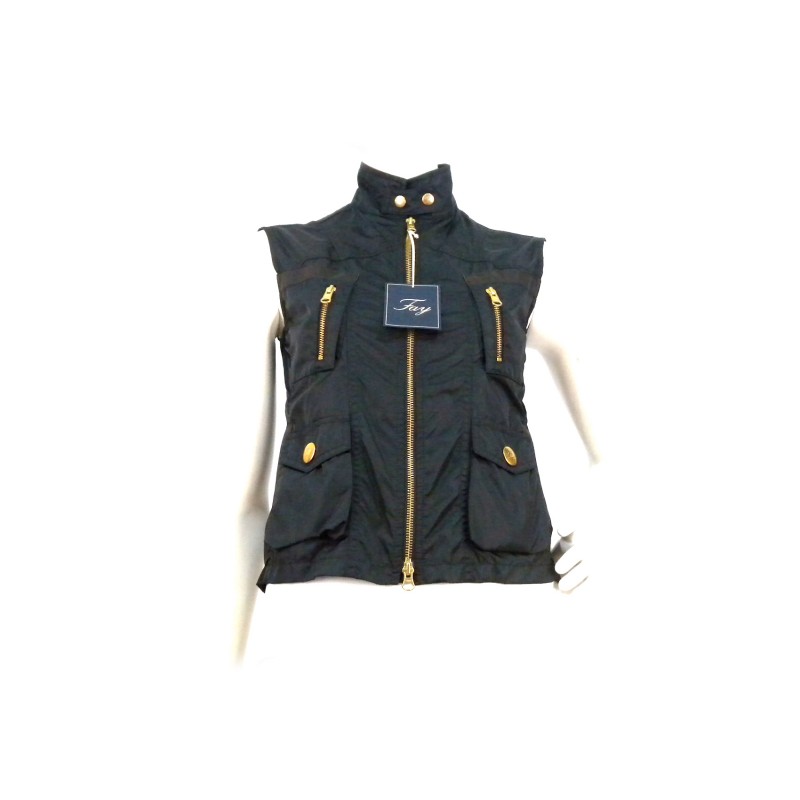 Extra light woman vest with zip closure and 4 pockets. Extra light woman vest with zip closure and 4 pockets.