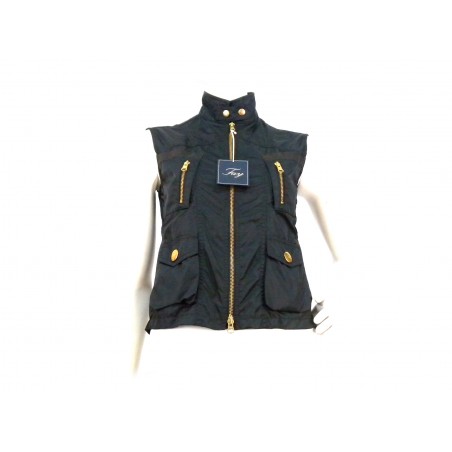 Extra light woman vest with zip closure and 4 pockets. Extra light woman vest with zip closure and 4 pockets.