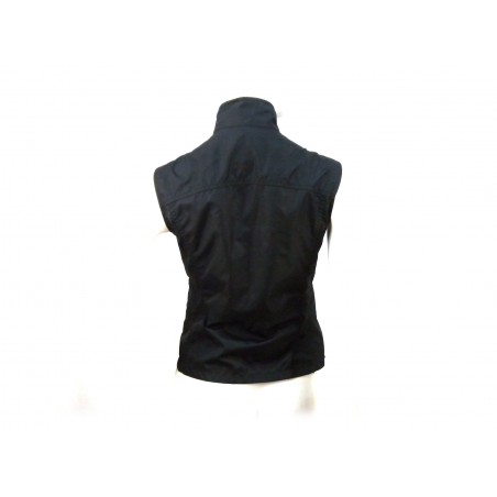 Extra light woman vest with zip closure and 4 pockets.