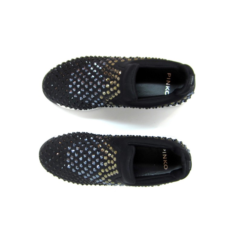 Sneakers Donna Gem Neoprene Strass in tessuto tecnico elasticizzato con multi strass su tomaia e suola in gomma.