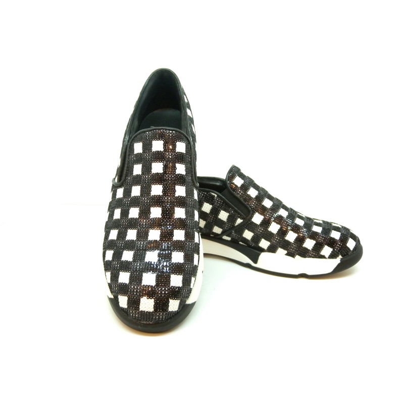 Sequins woman sneakers in embroidered fabric with sequin decoration squared, comfortable and casual rubber sole.