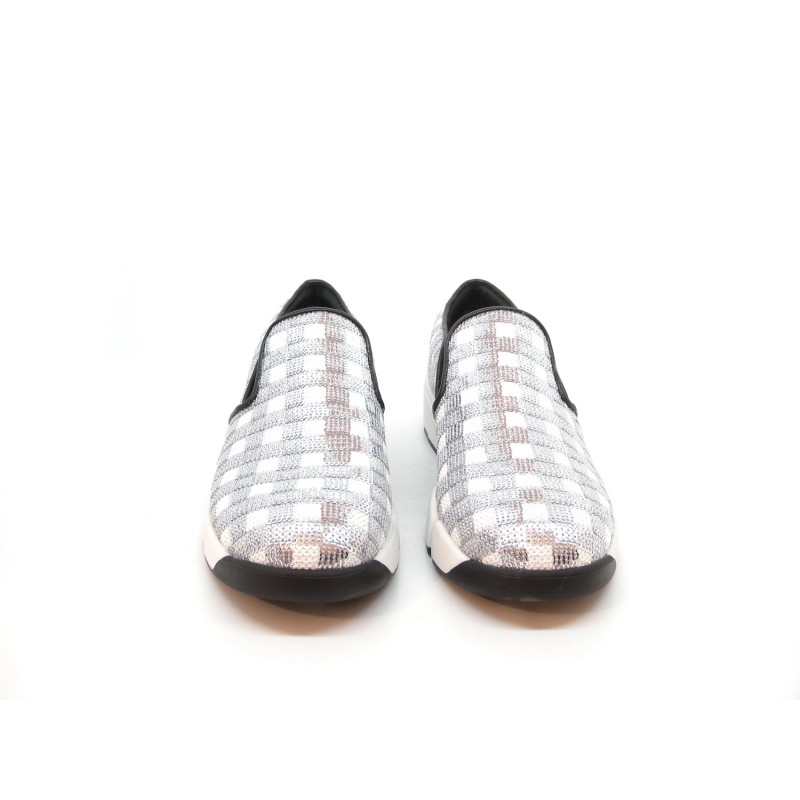 Sequins woman sneakers in embroidered fabric with sequin decoration squared, comfortable and casual rubber sole.