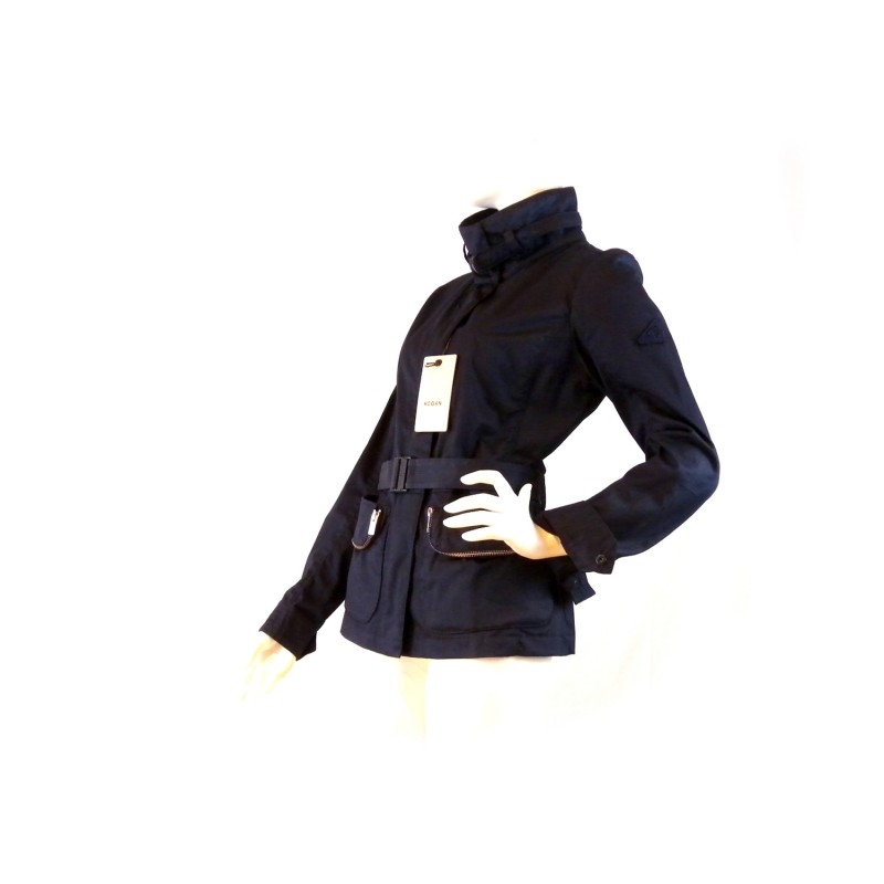 Long women's jacket with 2 zippered zip pockets and belt with buckle.