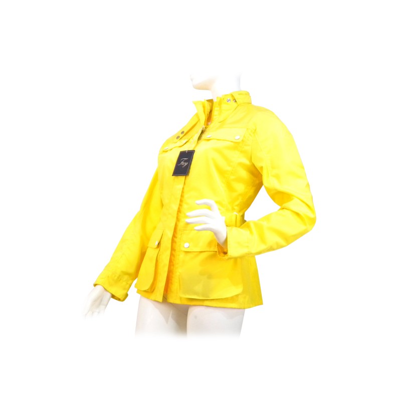 Giacca Donna regolabile in vita con collo alto e cinturini regolabili laterali.