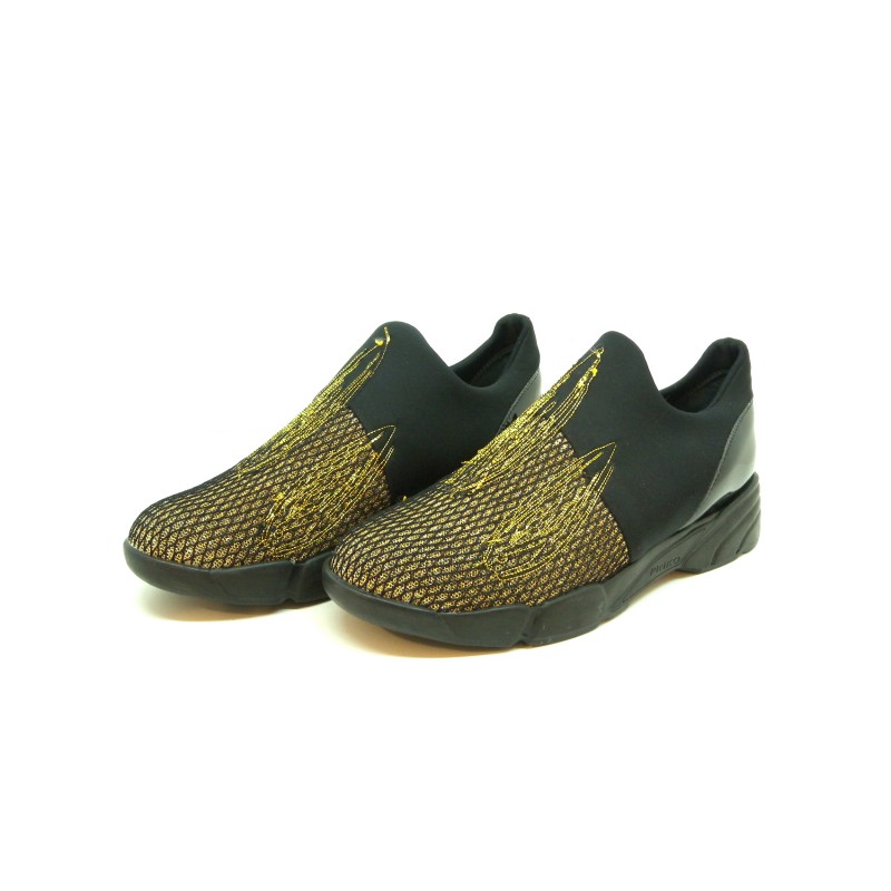 Women's Sneakers Diamante embroidered fabric with sequins striped decoration comfortable and casual rubber sole. Women's Sneakers Diamante embroidered fabric with sequins striped decoration comfortable and casual rubber sole.