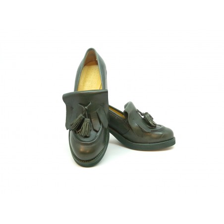 Fashionable Corium style heeled shoe made entirely in Italy with Tuscan leathers.