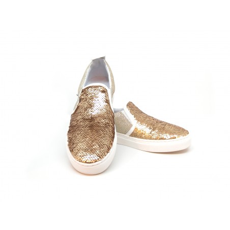 Scarpa Donna Sneakers con Paillettes e glitter oro modello slip on con punta tonda e suola in gomma.