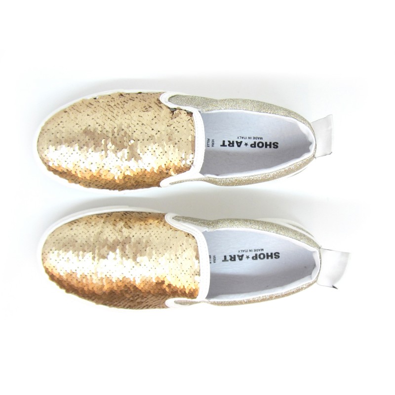 Scarpa Donna Sneakers con Paillettes e glitter oro modello slip on con punta tonda e suola in gomma.