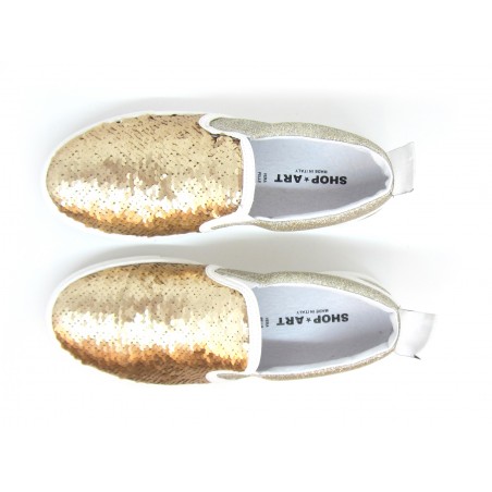 Scarpa Donna Sneakers con Paillettes e glitter oro modello slip on con punta tonda e suola in gomma.
