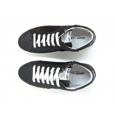 Scarpa Donna Sneakers con Paillettes laterali e glitter nero su punta tonda, suola in gomma.