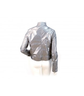 Slim woman jacket with zip and 2 shiny effect pockets. 2