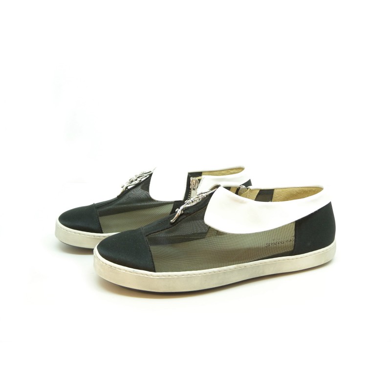 Shoes Woman Exerciser Low Sneakers with Collar and Brooch. Shoes Woman Exerciser Low Sneakers with Collar and Brooch.