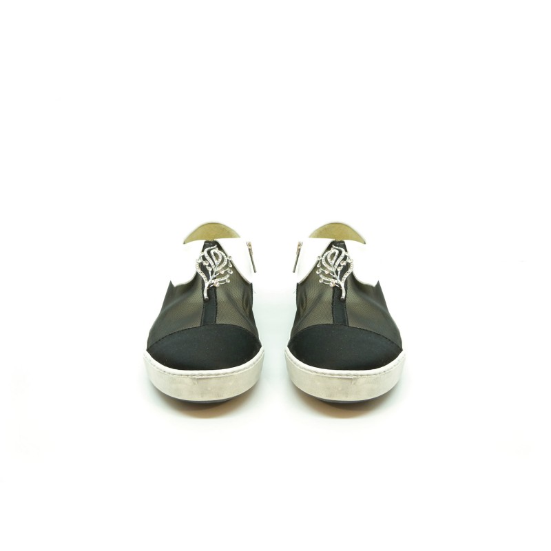 Shoes Woman Exerciser Low Sneakers with Collar and Brooch.