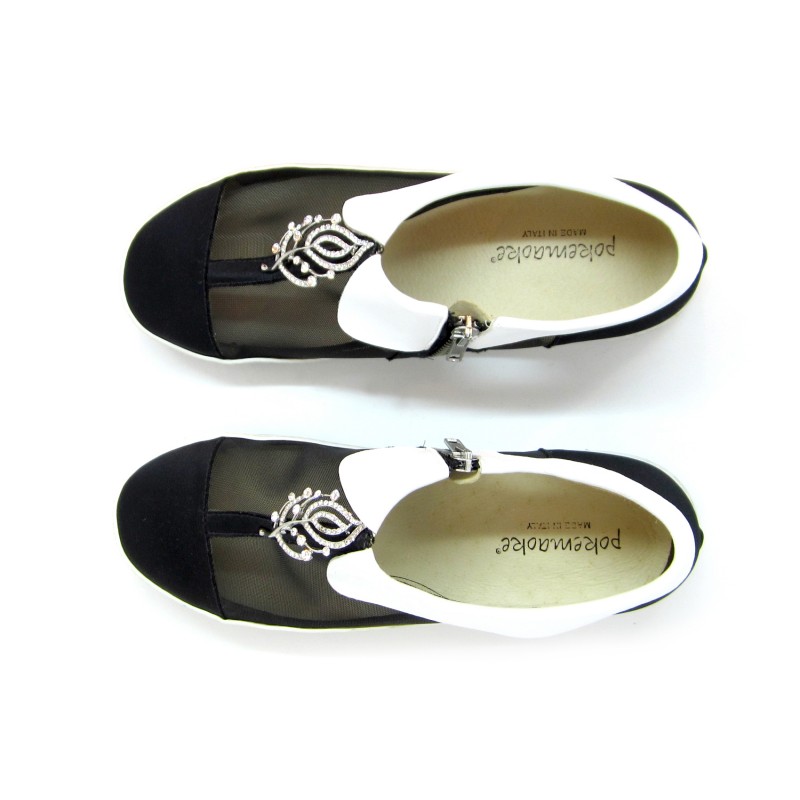 Shoes Woman Exerciser Low Sneakers with Collar and Brooch.