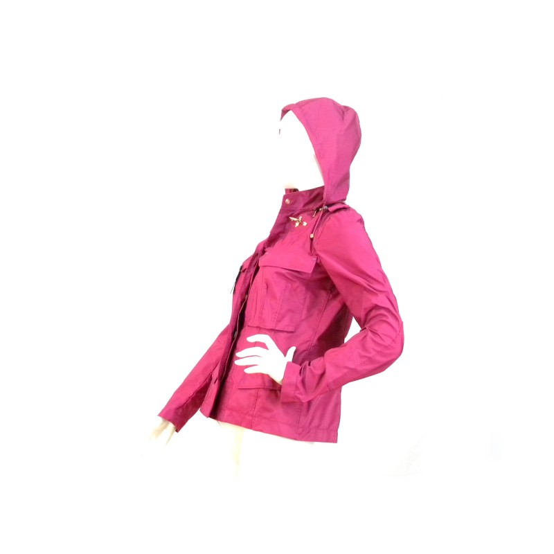 Giacca Donna sfiancata 4 tasche con bottoni a scomparsa. Cappuccio staccabile