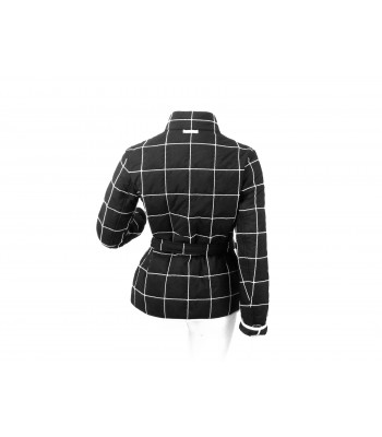 Woman jacket with zip pockets and belt with buckle. 2