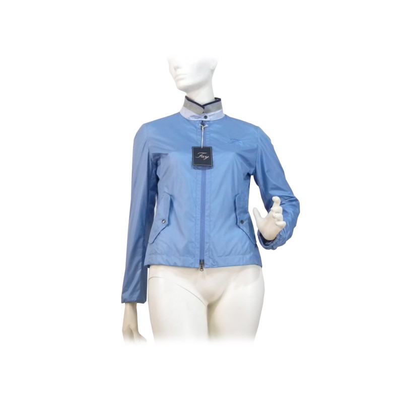 Extra light double pocket woman jacket with contrasting crew neckline and zip closure. Extra light double pocket woman jacket with contrasting crew neckline and zip closure.