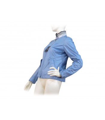 Extra light double pocket woman jacket with contrasting crew neckline and zip closure. 2