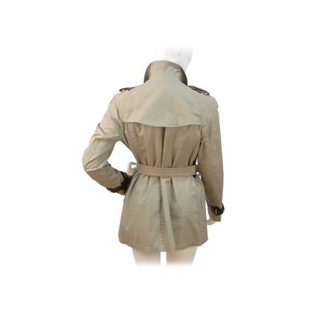 Women's long jacket with 2 waisted belt pockets with gold buckle and sleeves finishes with leather straps.