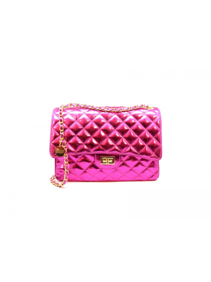 Quilted and laminated woman bag with gold chain shoulder strap