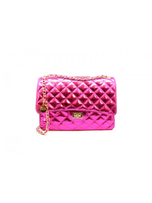 Quilted and laminated woman bag with gold chain shoulder strap