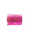 Quilted and laminated woman bag with gold chain shoulder strap