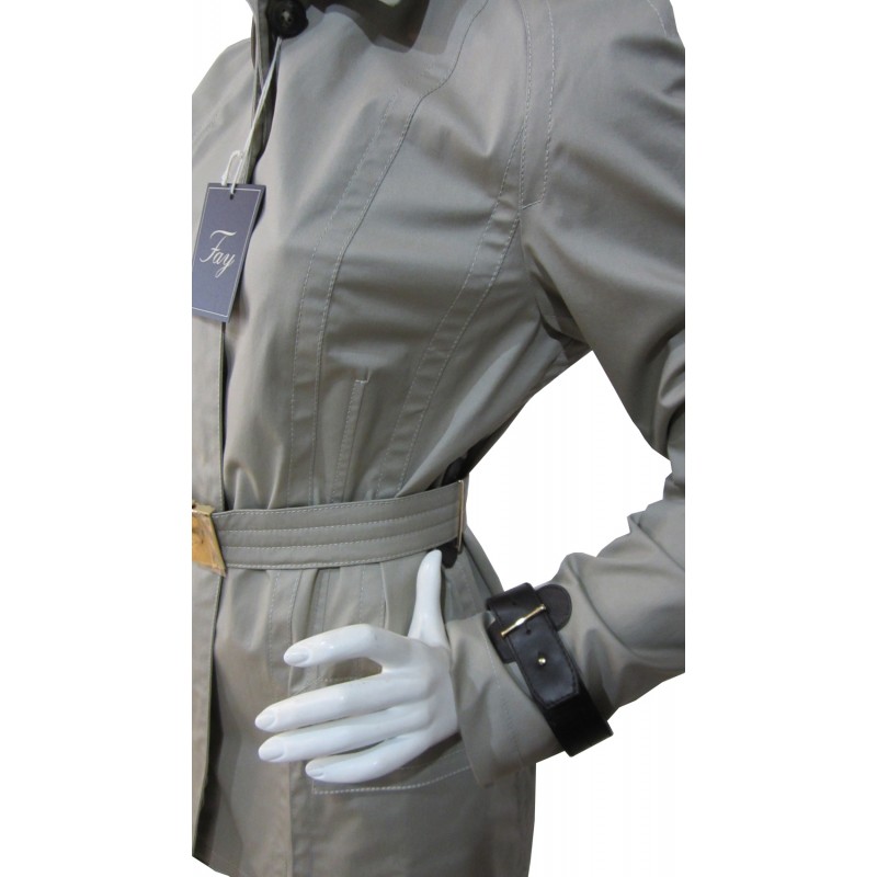 Giacca Donna lunga con 2 tasche cintura vita con fibbia gold e finiture maniche con fasce in pelle.