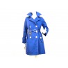 Women's trench coat with double-breasted knee length, contrasting with wide buttons.