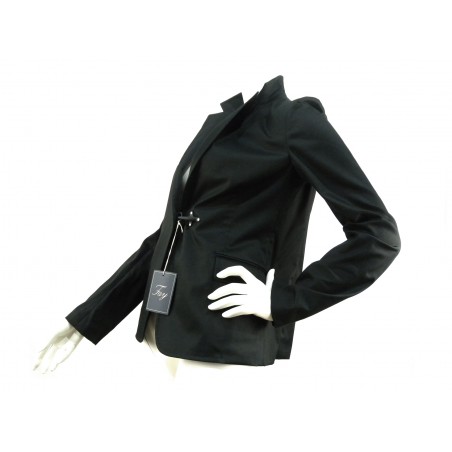 Short model men's jacket with hook closure.