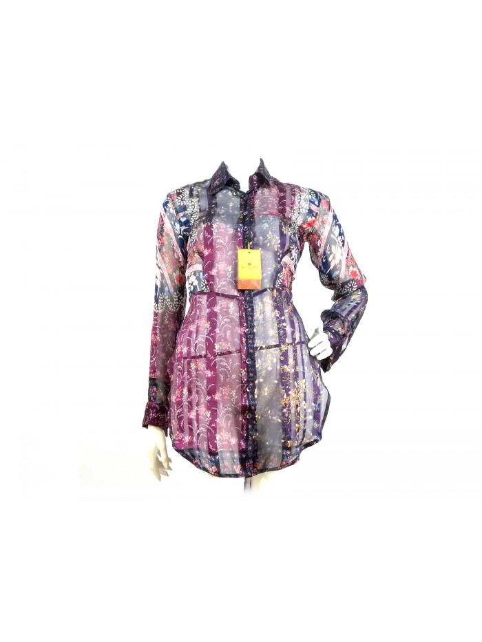 Long shirt with floral pattern, side slits Long shirt with floral pattern, side slits