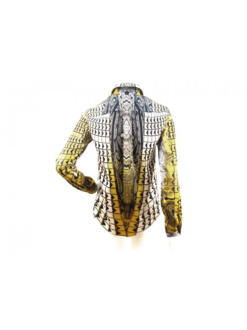 Woman shirt with symmetrical geometric pattern and hidden buttons