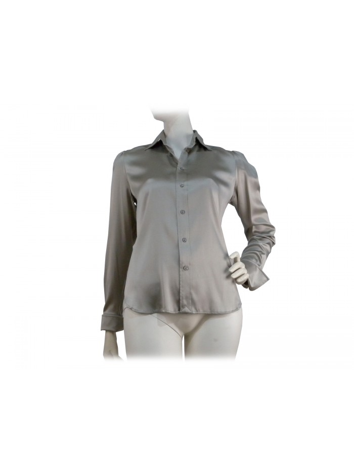 Solid color women's shirt, classic cut with a mirror.