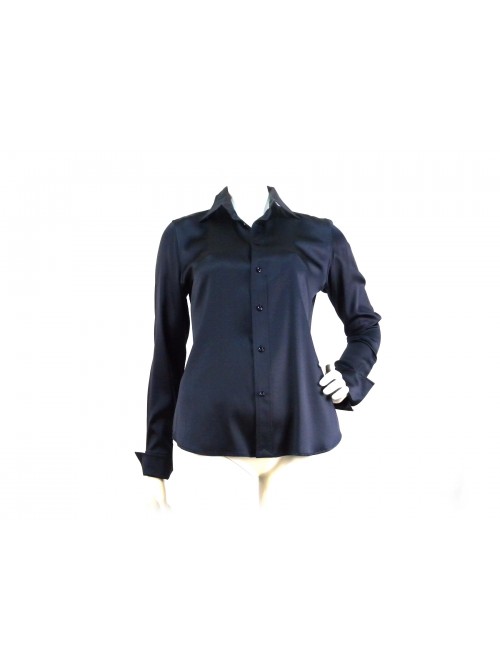 Solid color women's shirt, classic cut. Solid color women's shirt, classic cut.