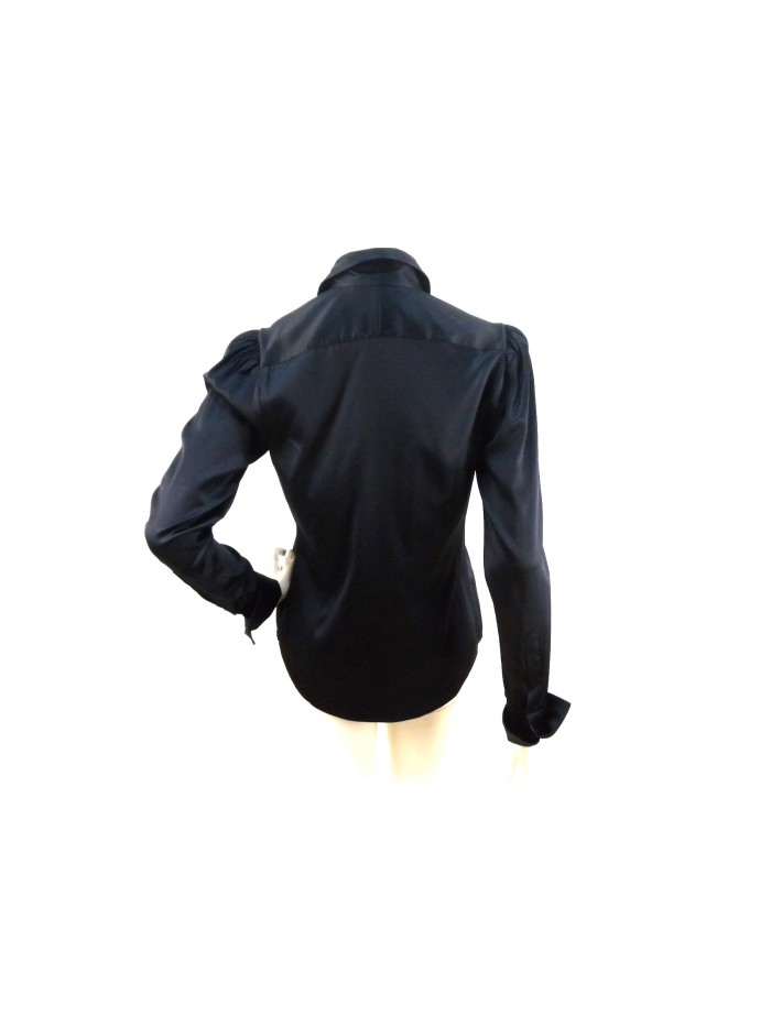 Solid color women's shirt, classic cut with a mirror.