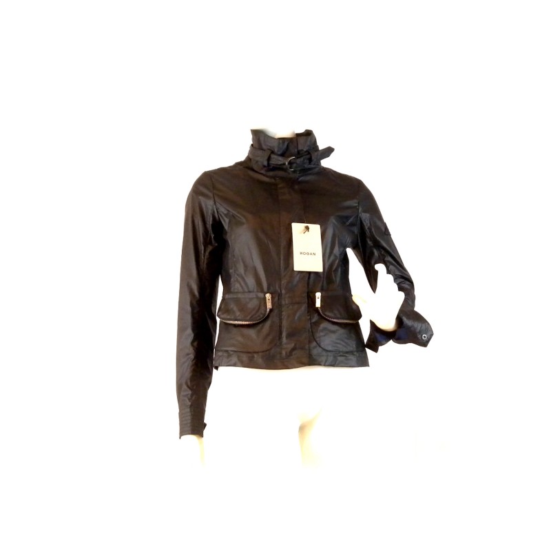 Giacca Donna corta con 2 tasche a cerniera zip. Giacca Donna corta con 2 tasche a cerniera zip.