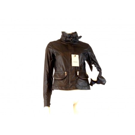 Giacca Donna corta con 2 tasche a cerniera zip. Giacca Donna corta con 2 tasche a cerniera zip.