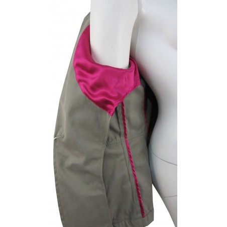 Short women's jacket 2 overlapping pockets with wide buttons.