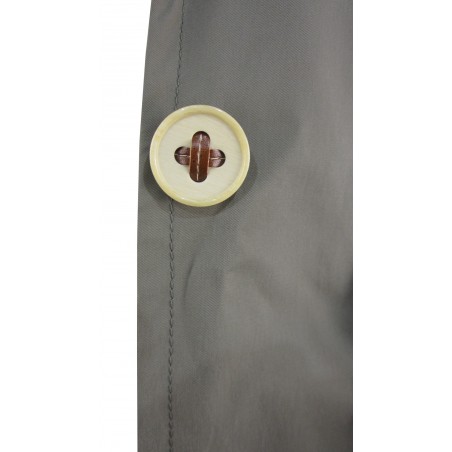 Short women's jacket 2 overlapping pockets with wide buttons.