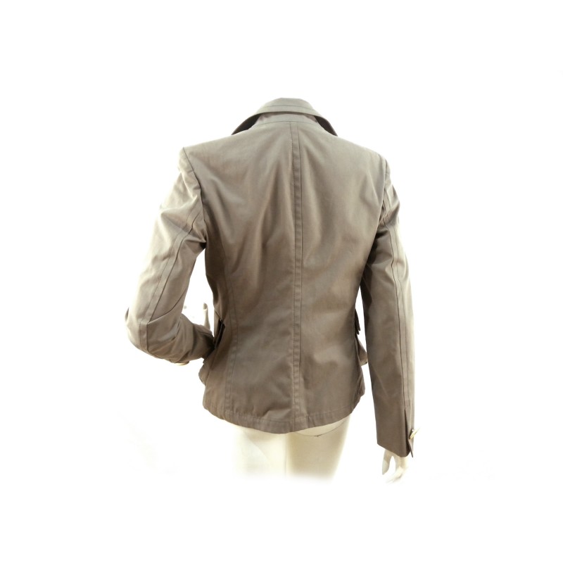 Short women's jacket 2 overlapping pockets with wide buttons.