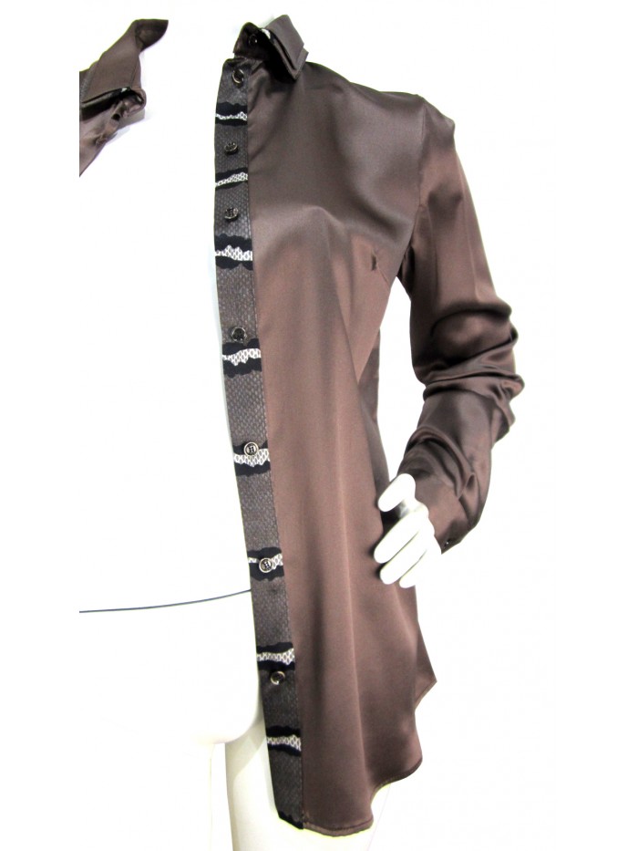 Woman shirt with double collar and flap closure with animal fantasy