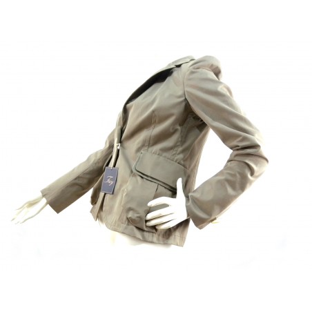 Short women's jacket 2 overlapping pockets with wide buttons.