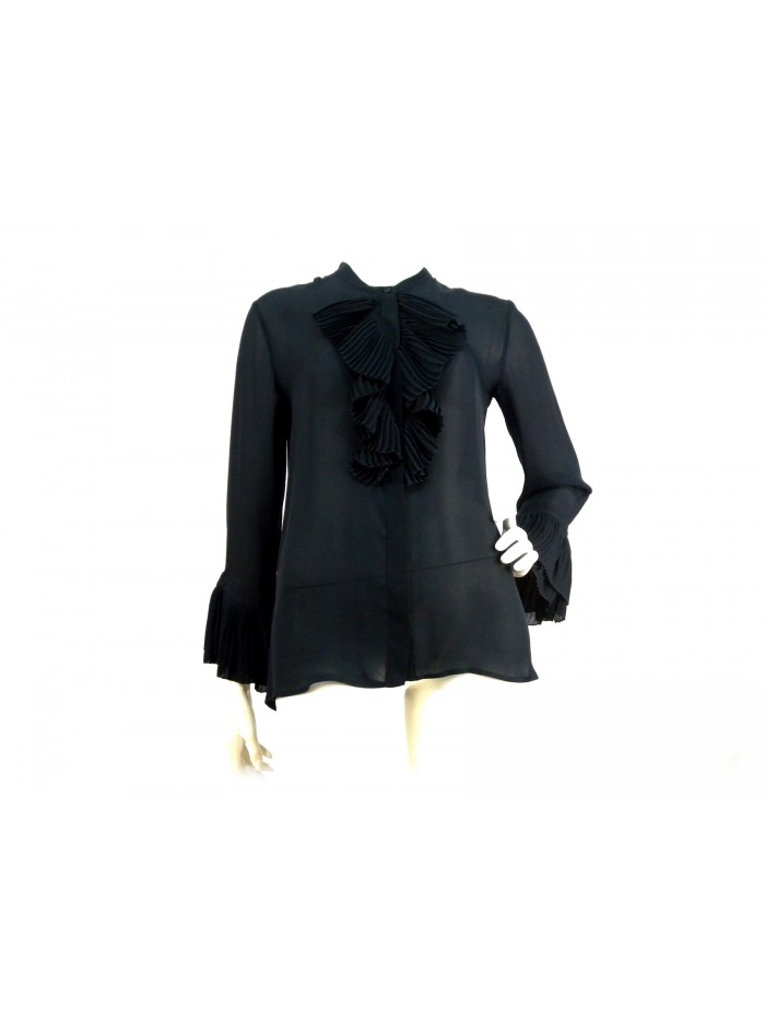 Shirt Woman Korean collar with pleated decoration and 3/4 sleeves. Shirt Woman Korean collar with pleated decoration and 3/4 sleeves.