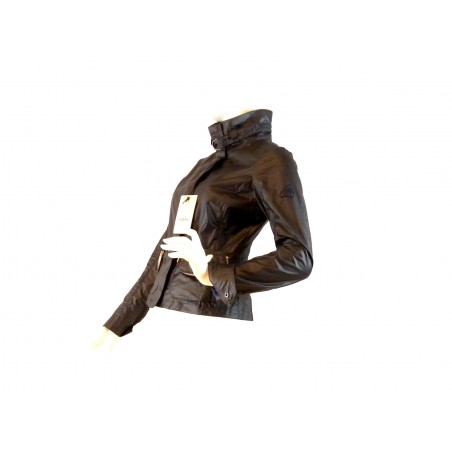 Giacca Donna corta con 2 tasche a cerniera zip.