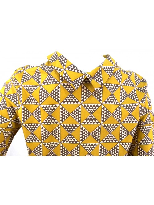 Woman shirt with modular geometric designs, collar and opening.