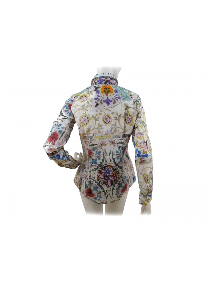 Camicia Donna fantasia acquerellata modulare su fondo bianco.