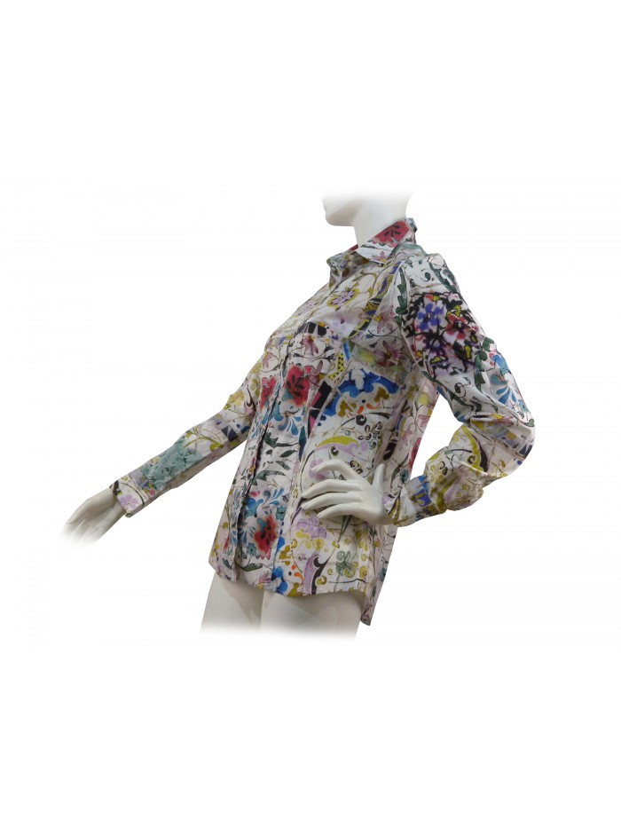 Camicia Donna fantasia acquerellata modulare su fondo bianco.