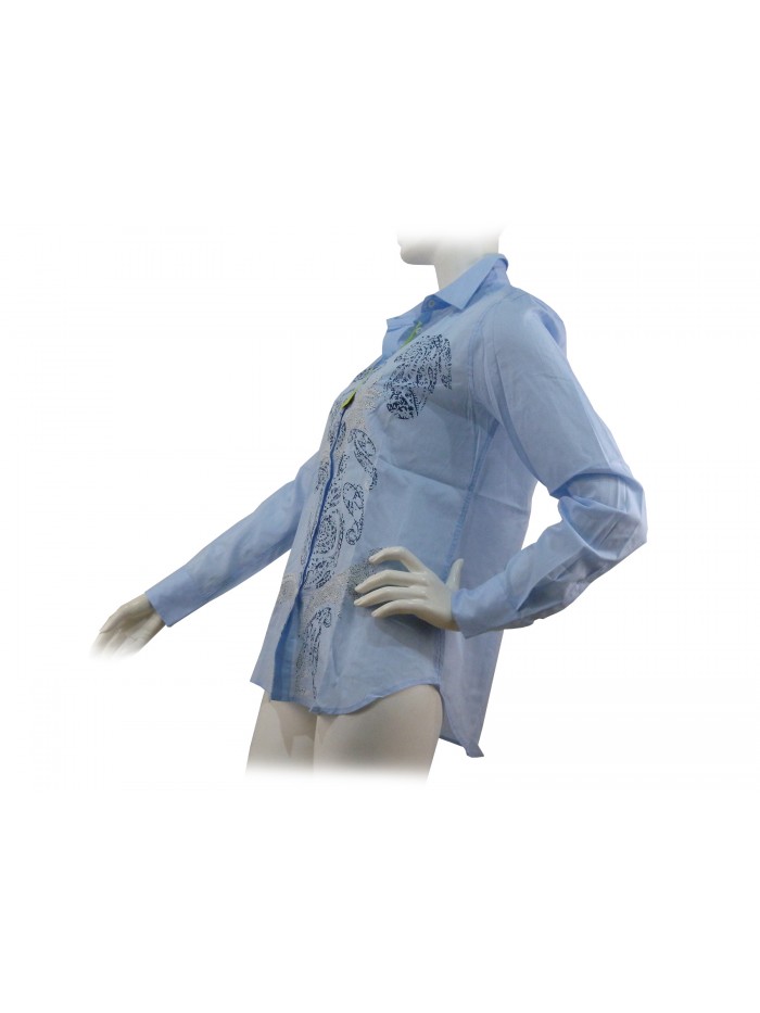 Camicia fantasia ricamata cachemire ghiaccio blu su fondo azzurro