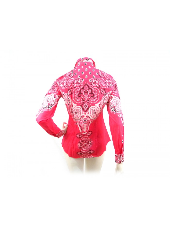 Camicia Donna fantasia Strawberry Pasley simmetrica su fondo magenta.