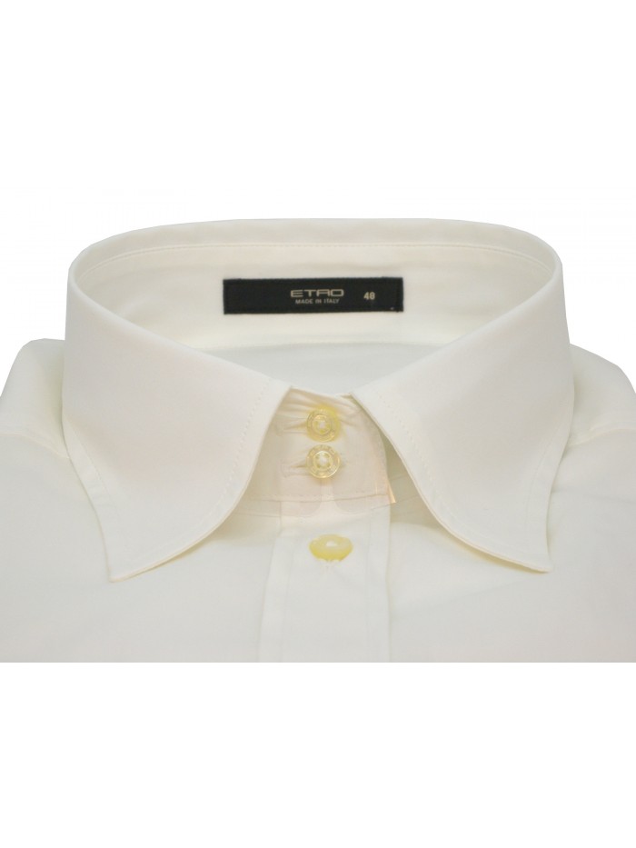 Classic Shirt with 2 buttons collar.